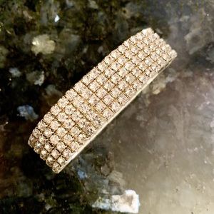 Costume jewelry bracelet, never been worn